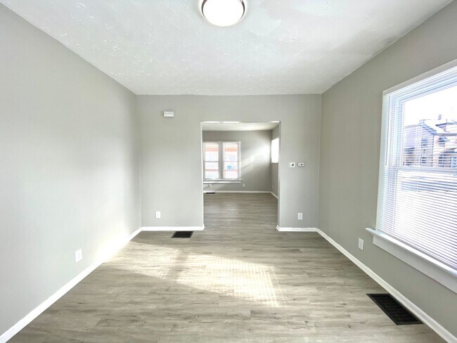 Building Photo - Newly Rehabbed Single Family in Dayton!: N...