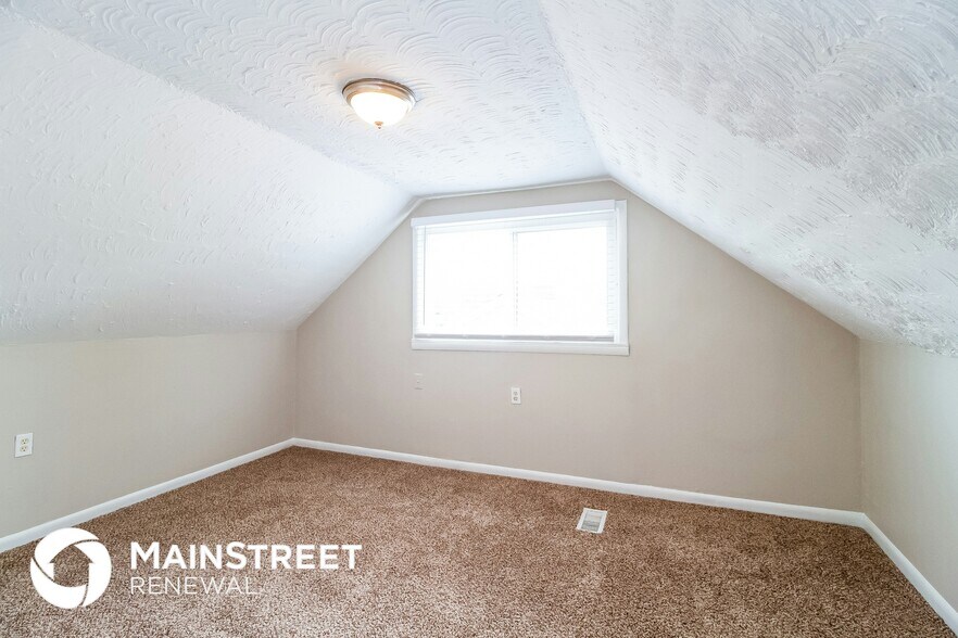 Building Photo - 1689 Geraldine Ave