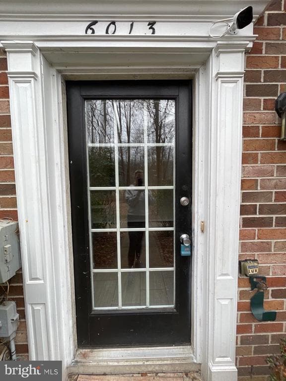 Primary Photo - 6013 Same Song Square