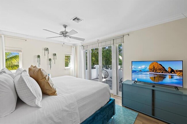 Building Photo - 122 NE 16th Terrace