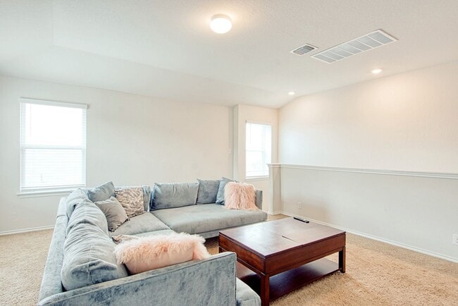 Building Photo - Kendall Brook Unit 1B