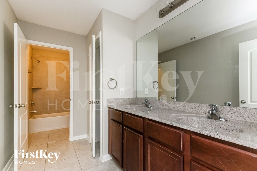 Building Photo - 6324 Trinity Creek Dr