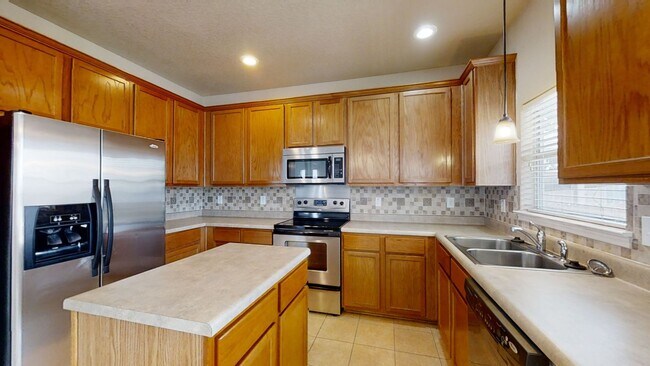 Building Photo - ALAMO RANCH Well-Maintained Beauty! 3bd/2.5ba - Northside Schools