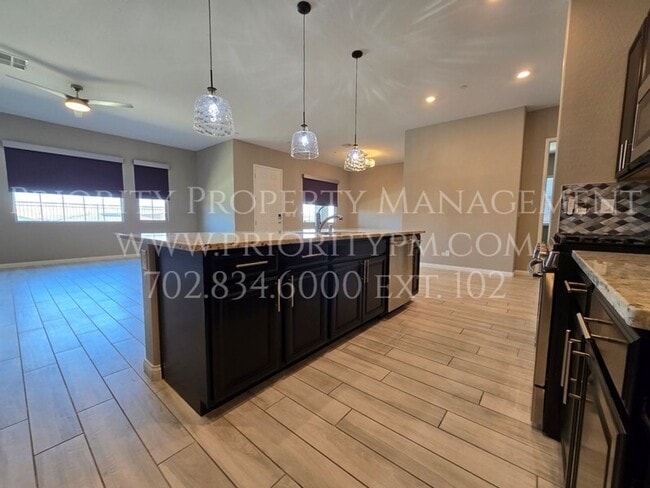 Building Photo - 738 Briar Knoll Dr