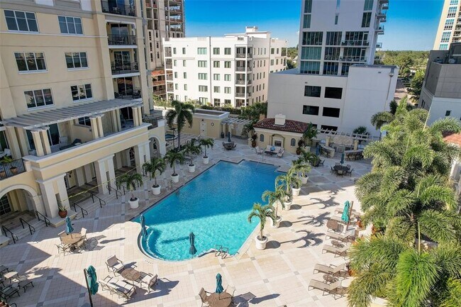 Building Photo - 300 Beach Dr NE