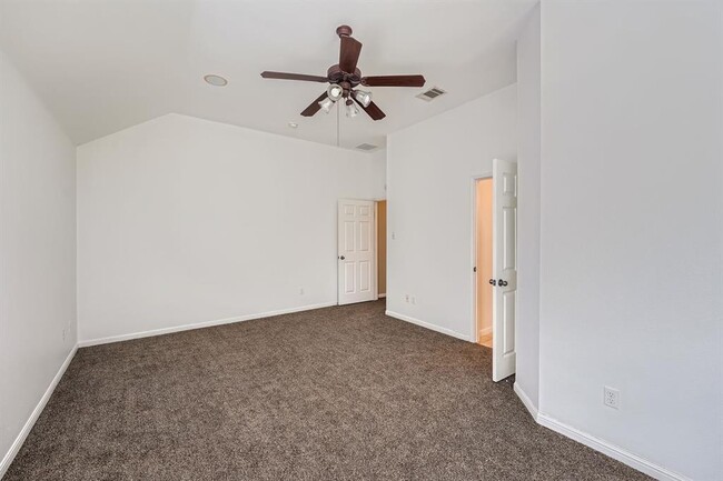 Building Photo - 1402 Weatherford Dr