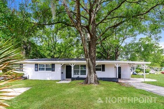 Building Photo - 3 BR/2BA | Newly Renovated Single Family Home |  Front and back yard| Double-long driveways!