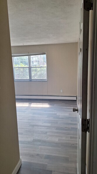 Building Photo - 5 Kenmar Dr