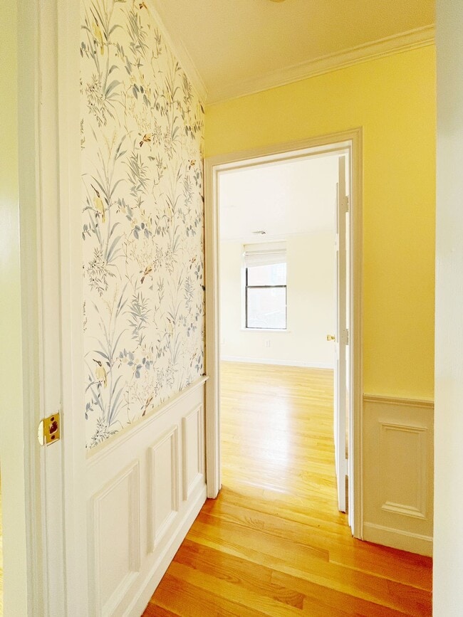 Building Photo - 5 Grove St