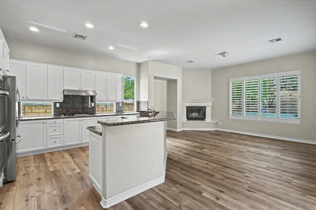 Building Photo - 4614 Via Del Rancho