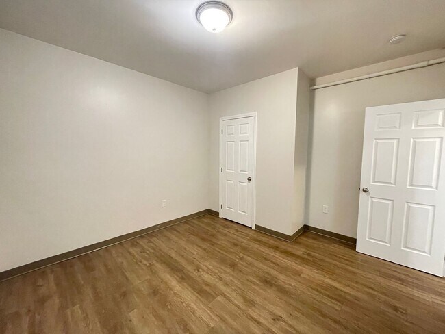 Building Photo - 461 Beech St