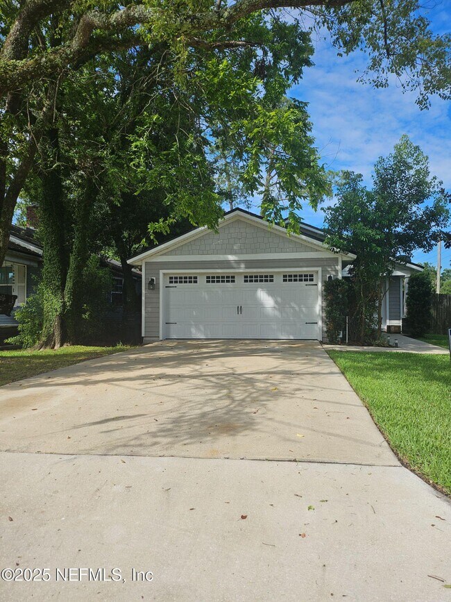 Primary Photo - 1002 Ingleside Ave