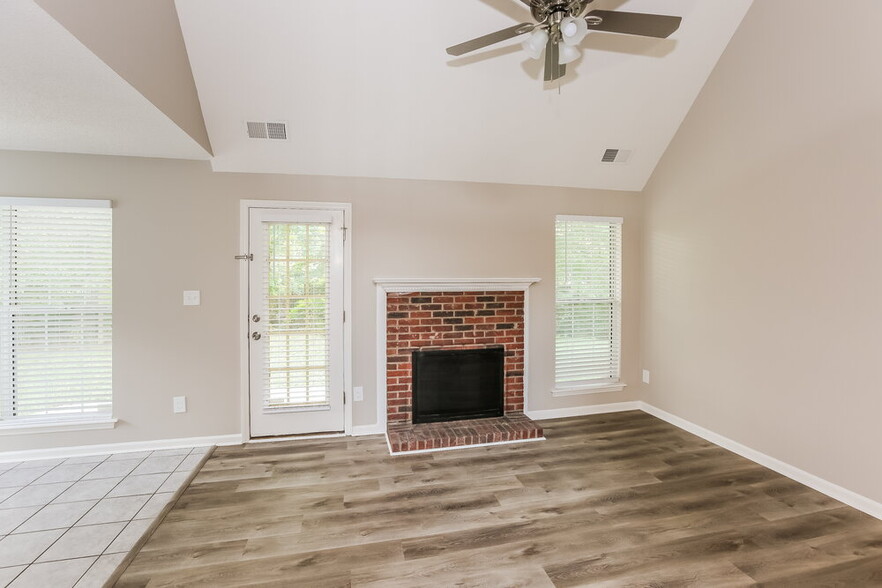 Building Photo - 4006 Brookforest Ln