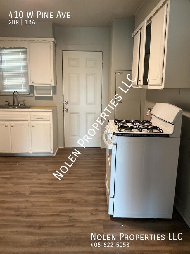 Building Photo - 410 W Pine Ave