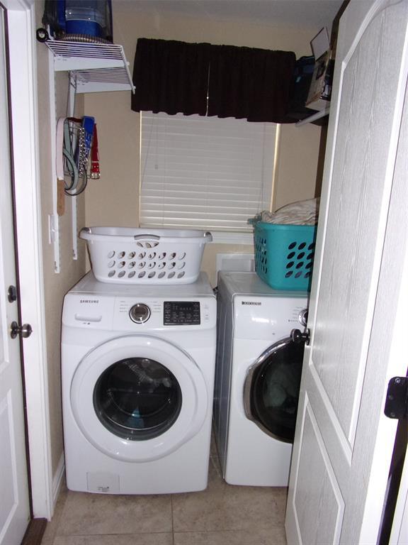 Building Photo - 326 Miss Ellie Ln