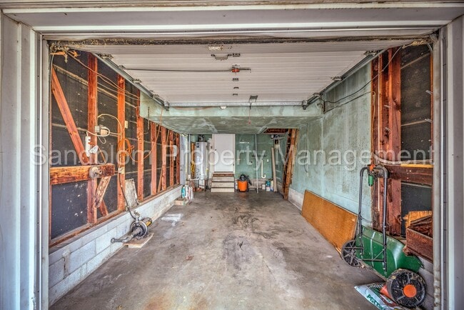 Building Photo - FOR LEASE | Brookside | $1300 Rent + $1300...