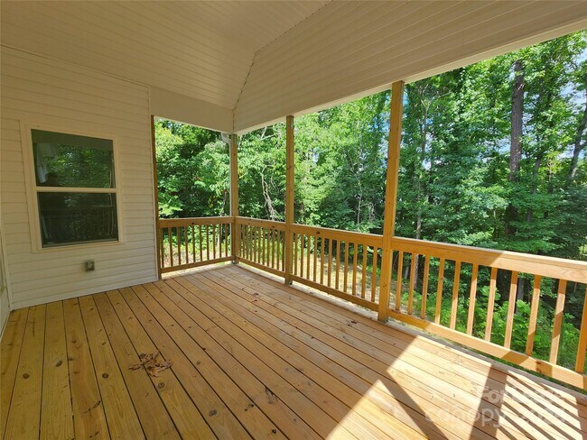 Building Photo - 869 Kathryn Dr SE