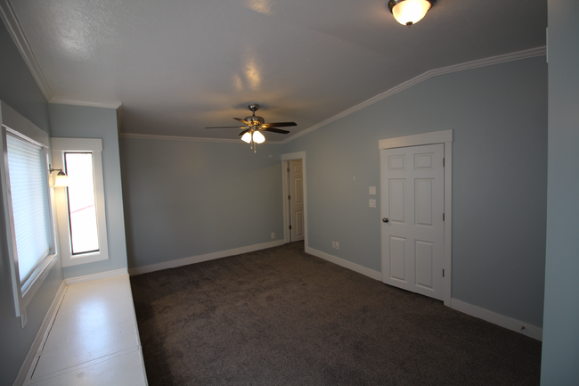 Building Photo - Spacious 3-Bedroom, 2-Bath Apartment for R...