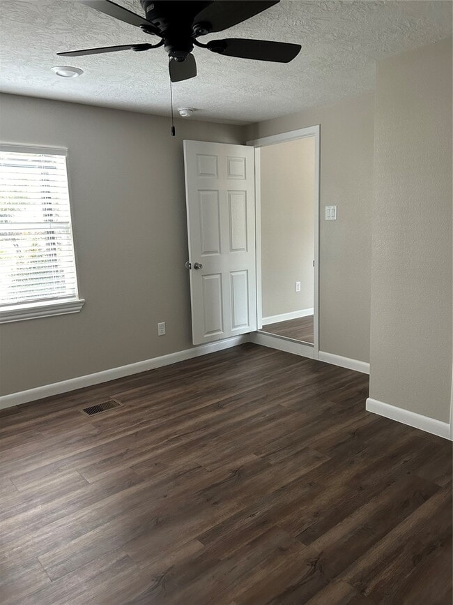 Building Photo - 29902 Kingbird Dr