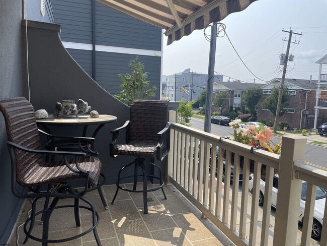 Building Photo - 9704 Ventnor Ave