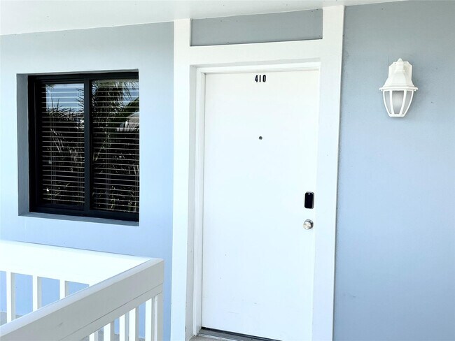 Building Photo - 40 NE Plantation Rd