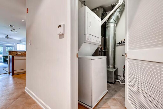 Building Photo - 3204 Ravens Crest Dr