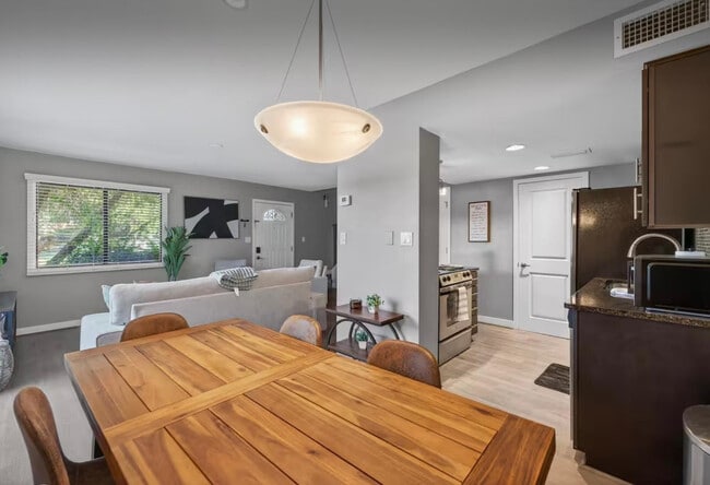 Building Photo - 7845 E Valley Vista Dr