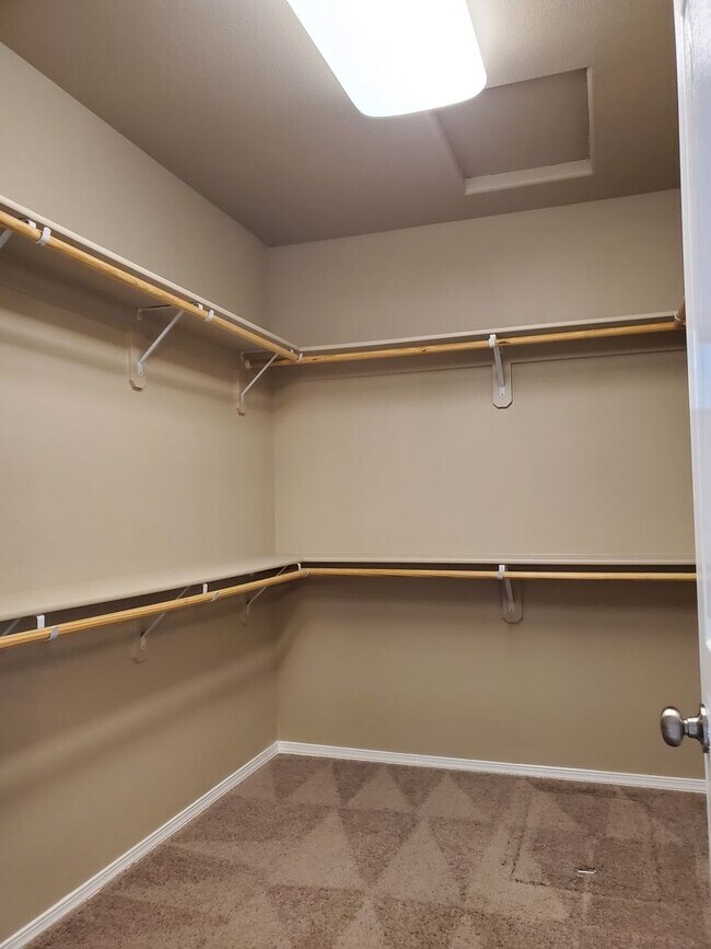 Building Photo - Pet Friendly Craftsman Style Home in Desirable West Salem Neighborhood