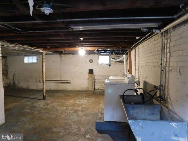 Building Photo - 614 National Ave