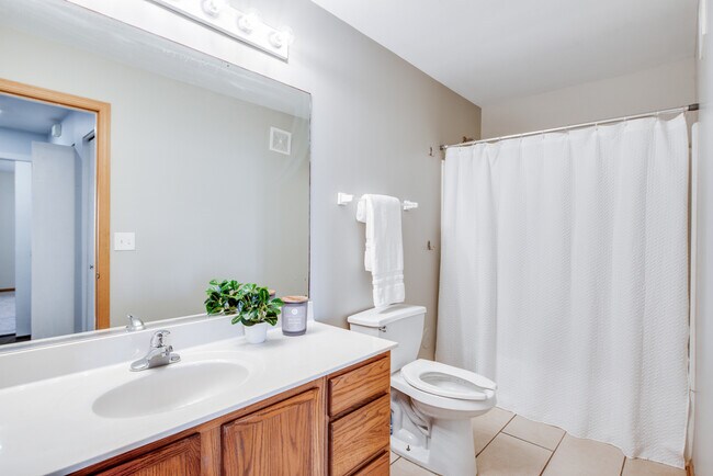 Building Photo - 1441 McClure Rd