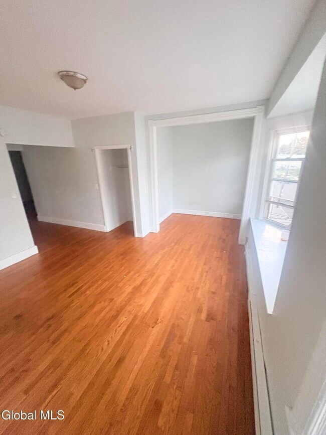 Building Photo - 356 2nd St