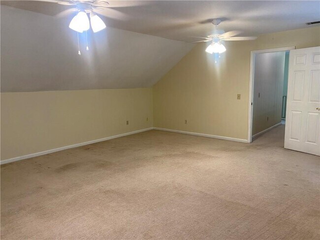 Building Photo - 114 Spring Creek Ct