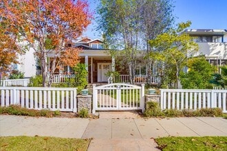 Building Photo - Beautiful 4 Bed/4 Bath Family Home w/pool - Upcoming and available at the end of April!