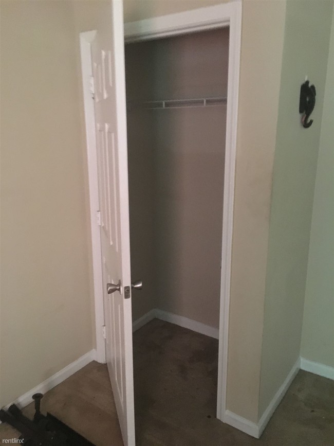 Primary Photo - 203 Holt Ave