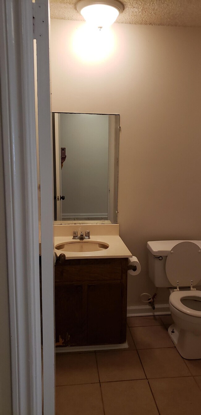 Building Photo - 104 Oak Ridge Ave