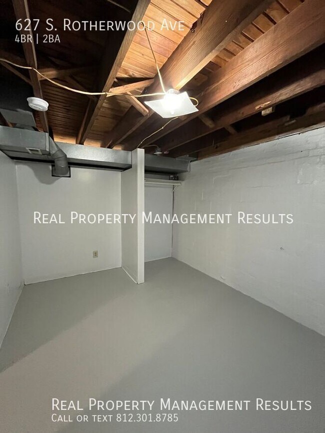 Building Photo - 627 S Rotherwood Ave