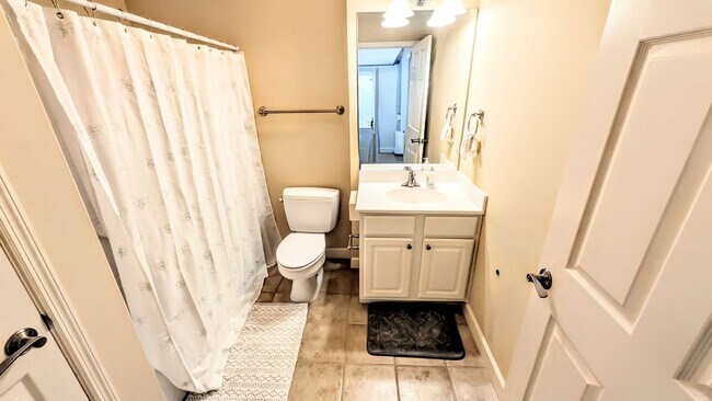 Building Photo - Annual (furniture Optional) furnished/Seasonal/short term 2 bedroom 2 bath In the Renaissance
