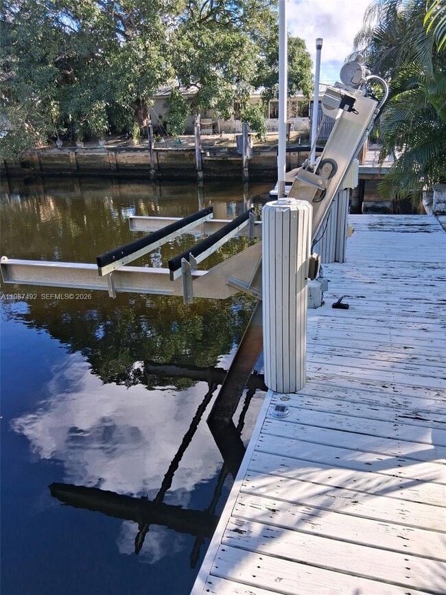 Building Photo - 371 SE 3rd St