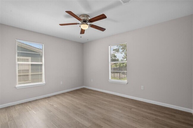 Building Photo - 10118 Norvic St