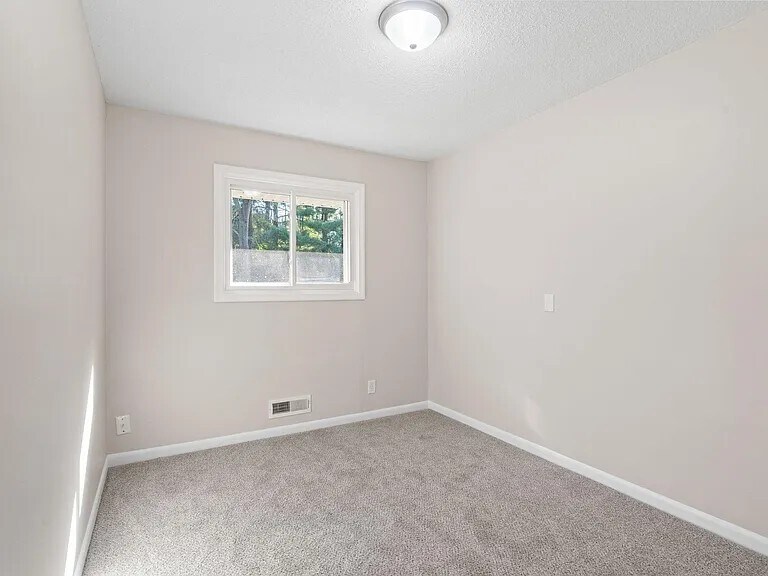 Building Photo - 609 82nd Ave N