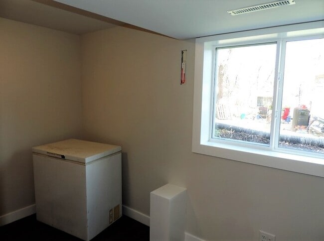 Building Photo - $2,200 | 4 Bedroom, 2 Bathroom House | No ...