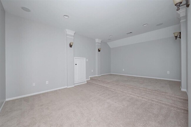 Building Photo - 46 Sandwell Place