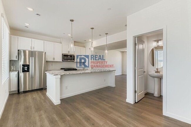 Building Photo - 1747 Peak Lp