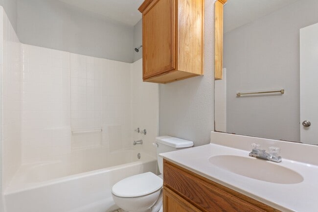 Building Photo - Perfect Family Home in China Spring ISD