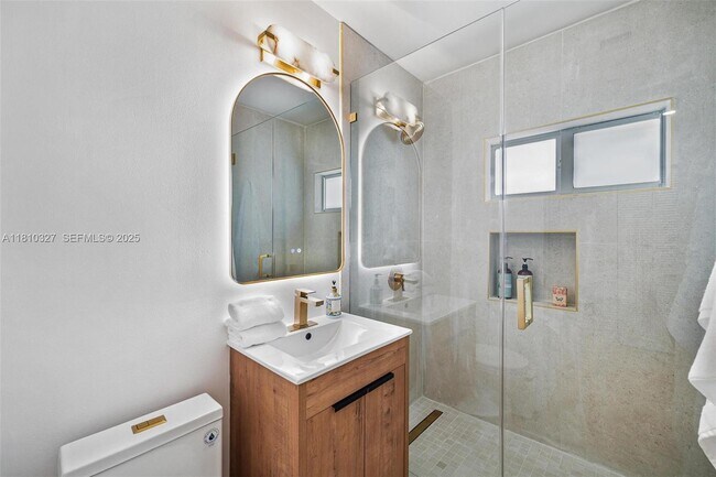 Building Photo - 12325 NE 11th Pl