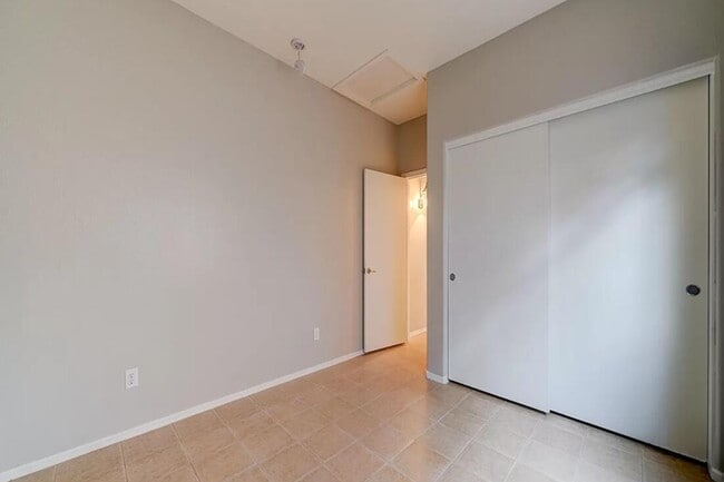 Building Photo - 44811 Paraiso Ln