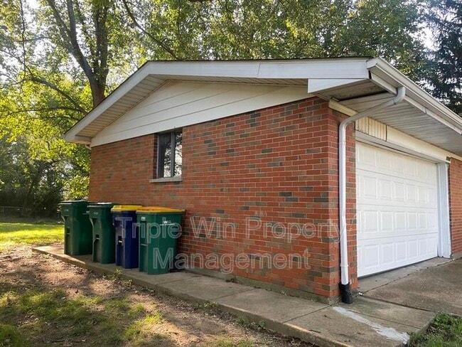 Building Photo - 11930 N Ranch Dr