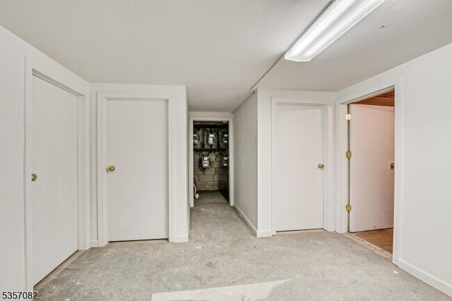 Building Photo - 318 Willowbrook Dr