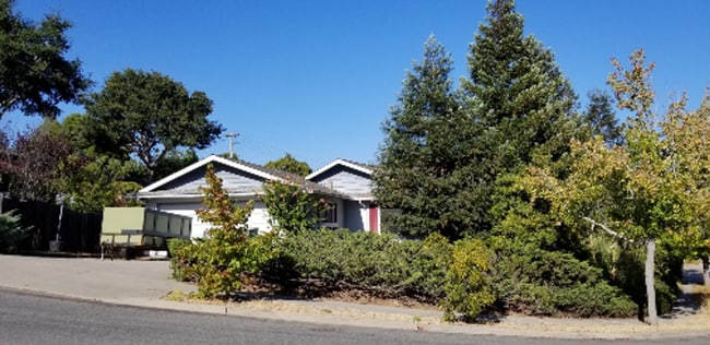 Building Photo - Charming Home by Bishops Peak Trailhead -AVAILABLE April