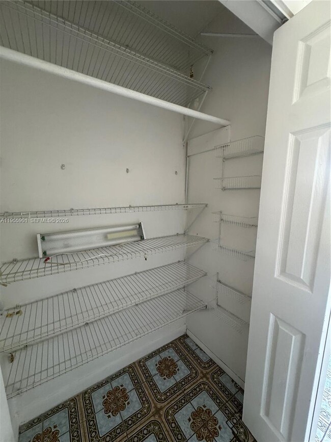 Building Photo - 3690 SW 14th St